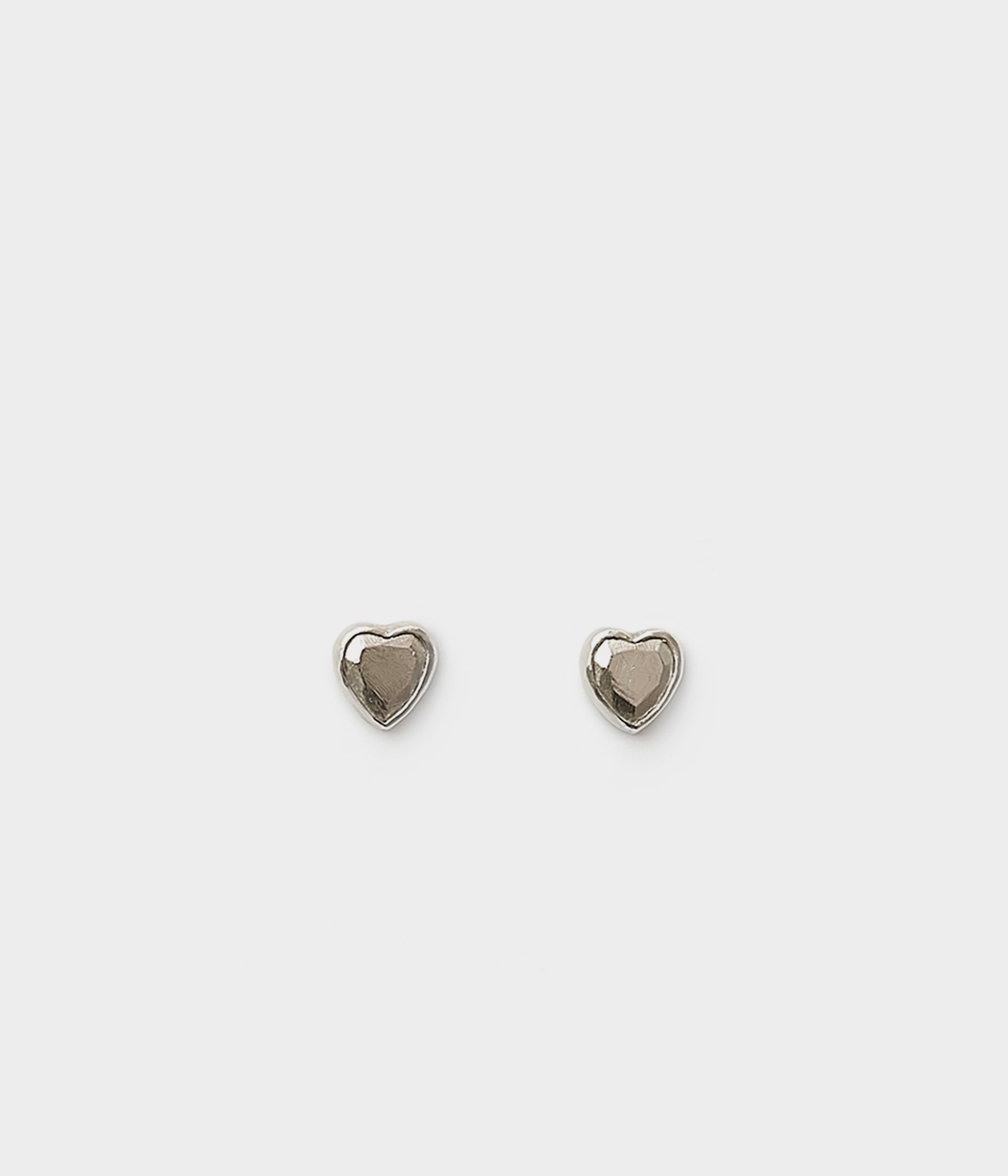 Heart stud earrings - SILVER